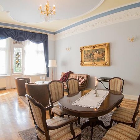 Schlosshotel Zum Markgrafen เควดลินบวร์ก ภายนอก รูปภาพ