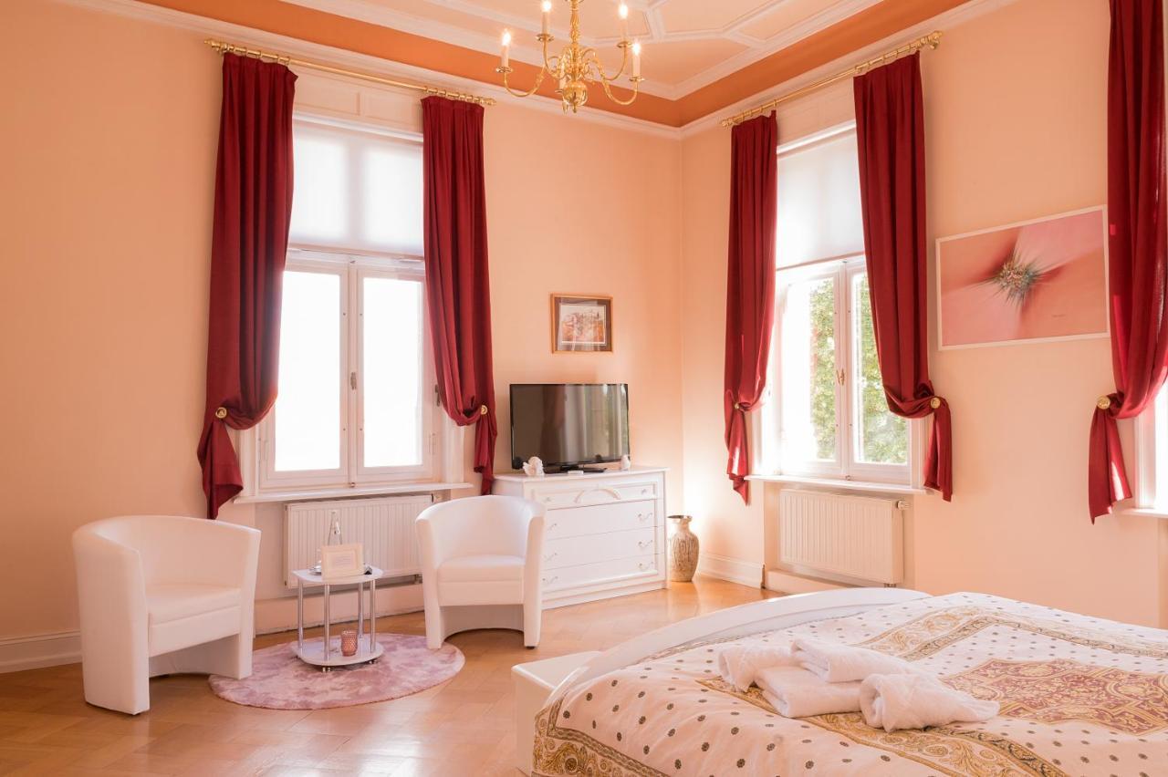 Schlosshotel Zum Markgrafen เควดลินบวร์ก ภายนอก รูปภาพ