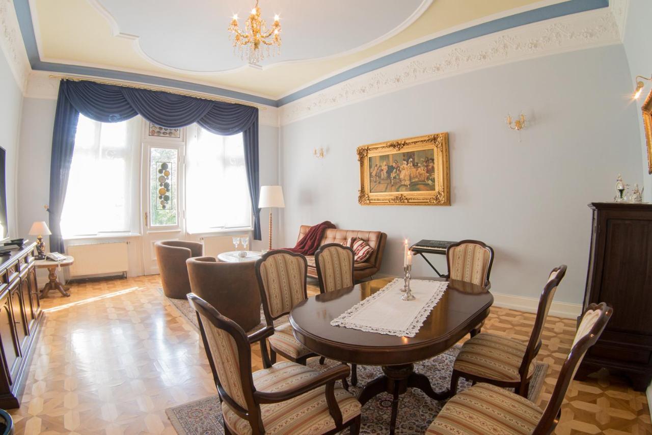 Schlosshotel Zum Markgrafen เควดลินบวร์ก ภายนอก รูปภาพ