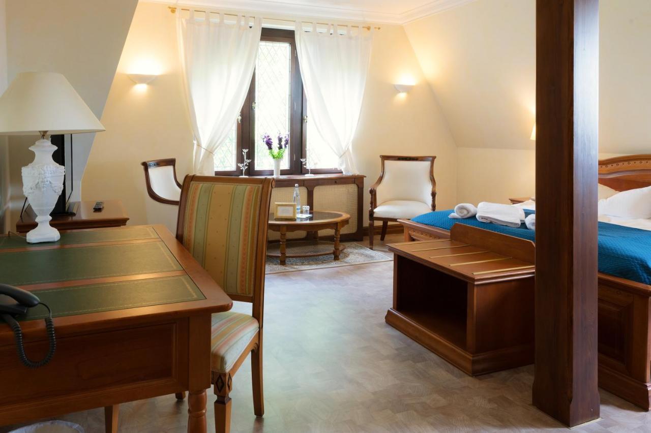 Schlosshotel Zum Markgrafen เควดลินบวร์ก ภายนอก รูปภาพ
